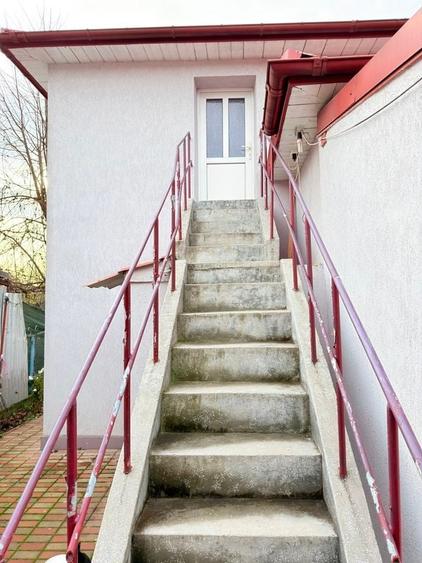 Casa din caramida in spate la Casa Lux - 2