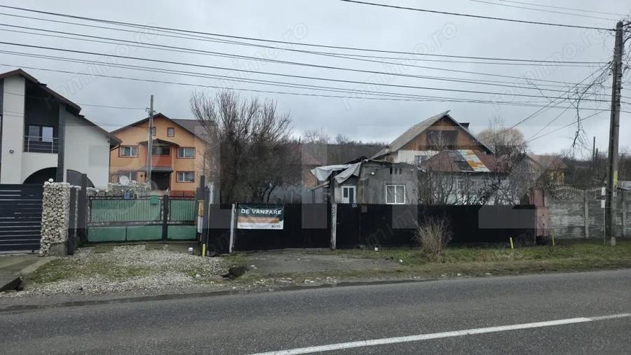 Casa cu acoperisul ars cu teren intravilan, 764 mp, zona Razvad - 1