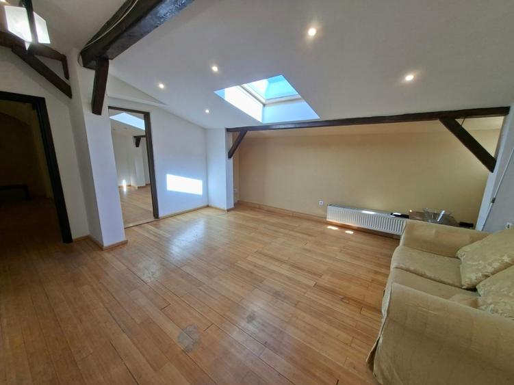 Apartament cu 3 camere semidecomandat în Străulești