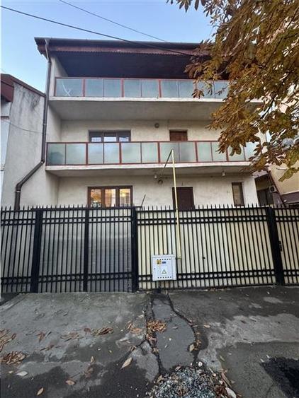 Casa foarte spatioasa D+P+2E amplasare excelenta, str. N. Iorga aproape de Bd. M - 2