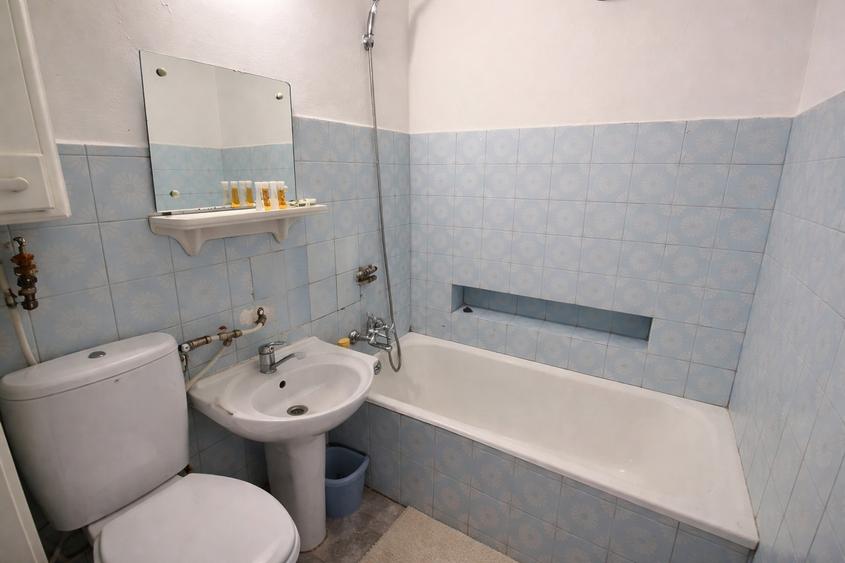 De vânzare apartament 3 camere zona centrală - 7