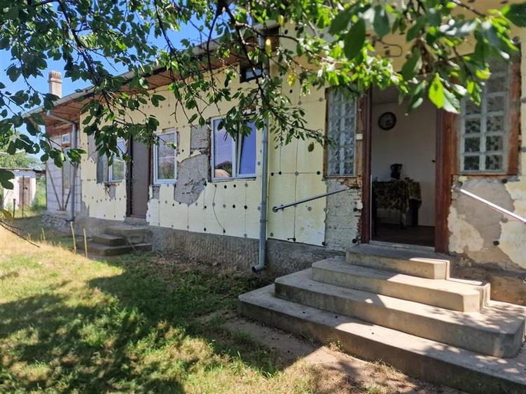 Casă individuală cu 3 camere cu Teren 2000 Mp în Malu Vânăt