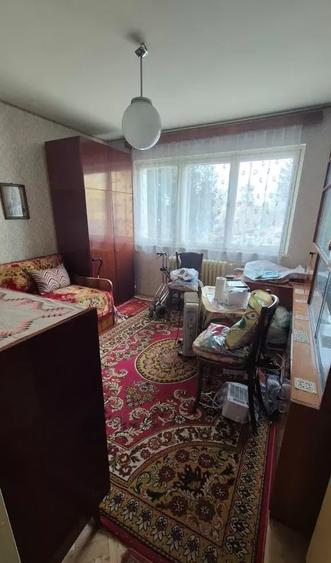 Apartament cu 3 camere semidecomandat în Astra