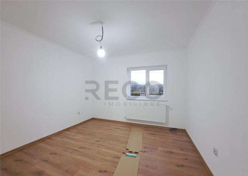 Apartament cu 3 camere , decomandat , cu 2160 mp teren intra - 13