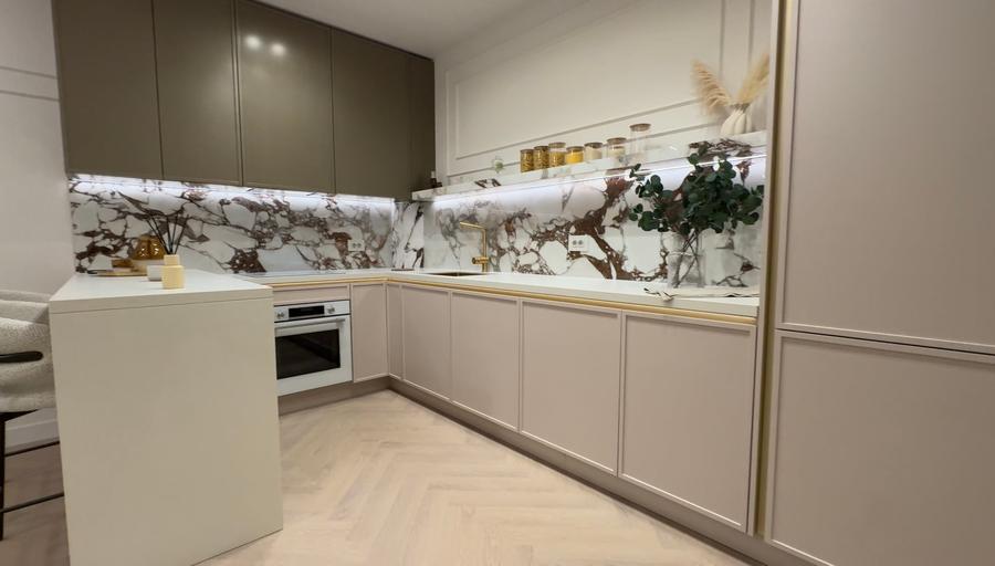 Apartament cu 3 camere decomandat în Aviației