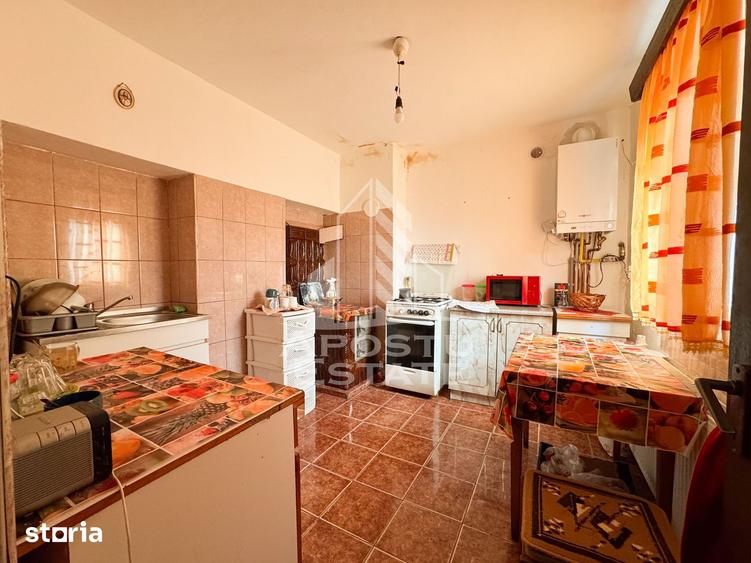 Casă cu 4 camere cu Teren 3000 Mp în Central