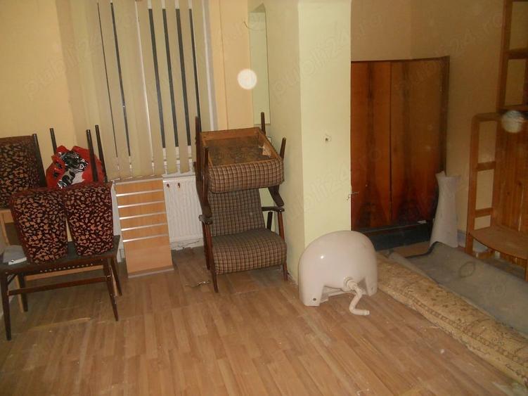 Apartament cu 3 camere decomandat în Precista
