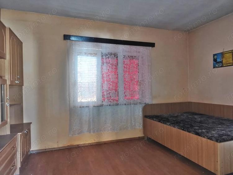 Casă cu 4 camere cu Teren 4122 Mp în Petid