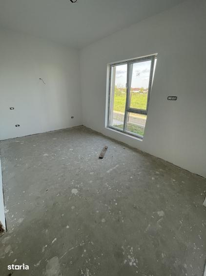 Casă cu 4 camere cu Teren 400 Mp în Domnești