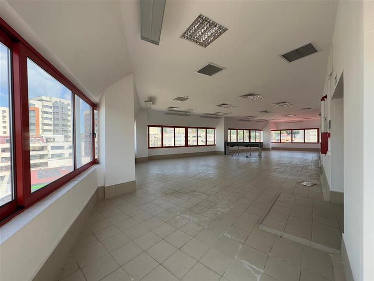 Birou, de 200 mp, în Canta