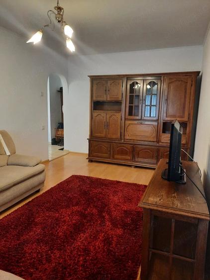 Apartament cu 3 camere decomandat în Malu Roșu