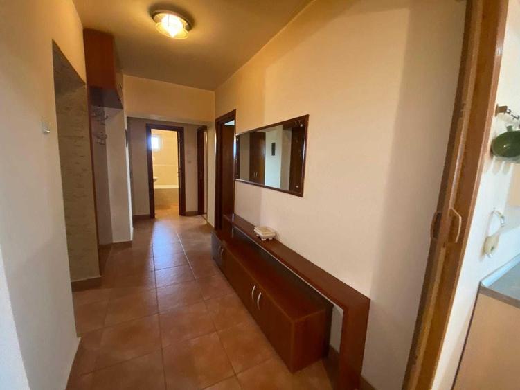 Apartament cu 4 camere decomandat în Iancului