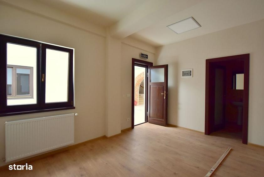 Spațiu comercial, de 16 mp, în P-ța Unirii