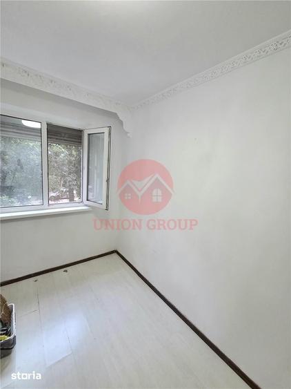 Apartament cu 3 camere semidecomandat în Inel II