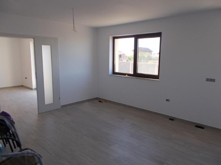 Casă individuală cu 5 camere cu Teren 570 Mp în Giarmata