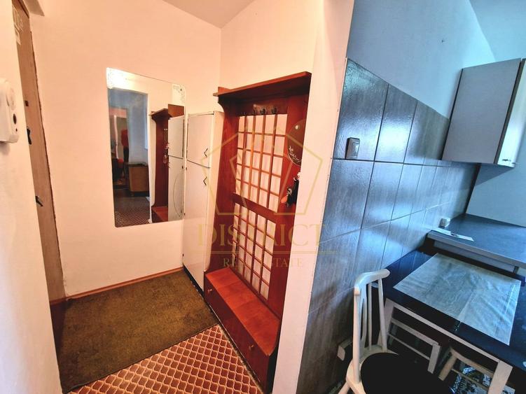 Apartament cu 2 camere semidecomandat, mobilat în Complex Studențesc