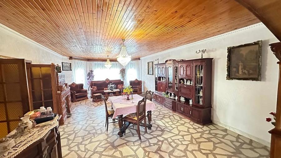Casă cu Teren 1420 Mp în Ghiroda