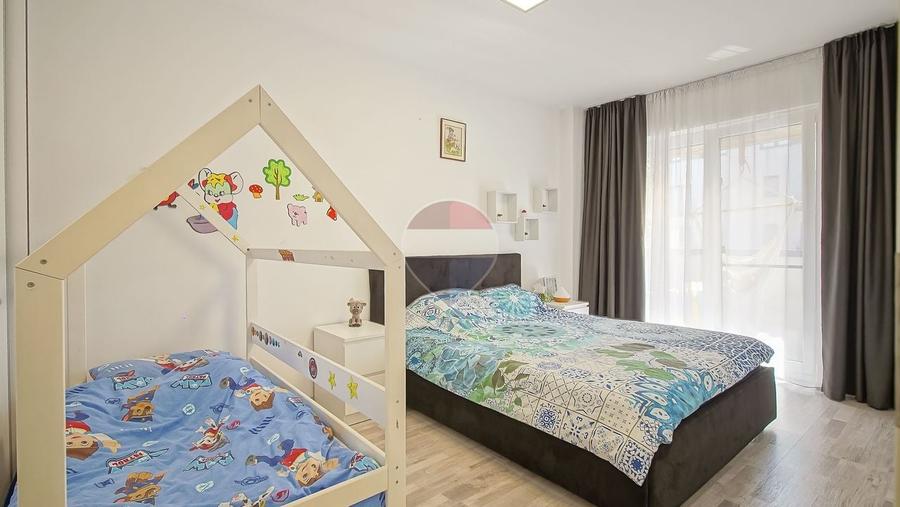 Apartament cu 3 camere decomandat în Tractorul
