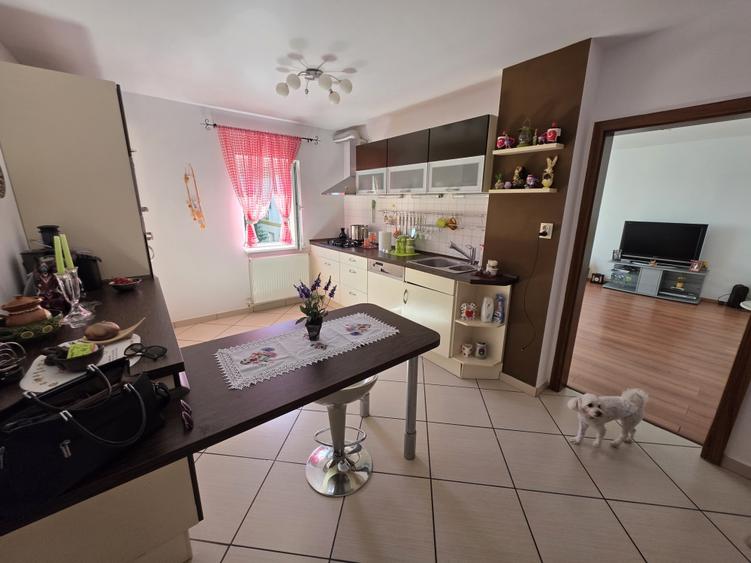 Apartament cu 3 camere decomandat în Aradului
