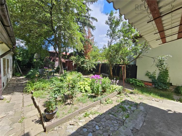 Casă cu 4 camere cu Teren 462 Mp în Central
