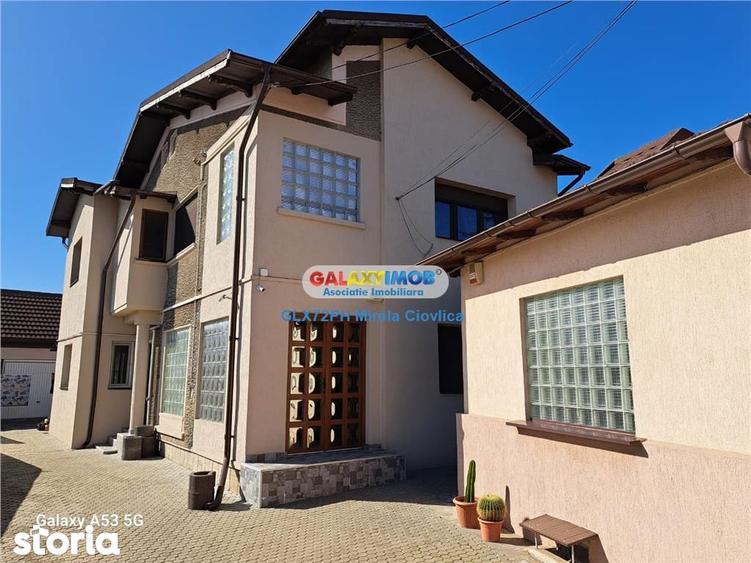Casă cu 4 camere cu Teren 985 Mp în Central