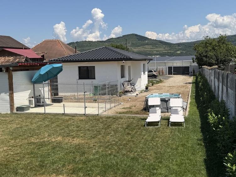 Vand casa la 2 minute de orasul Deva - 1