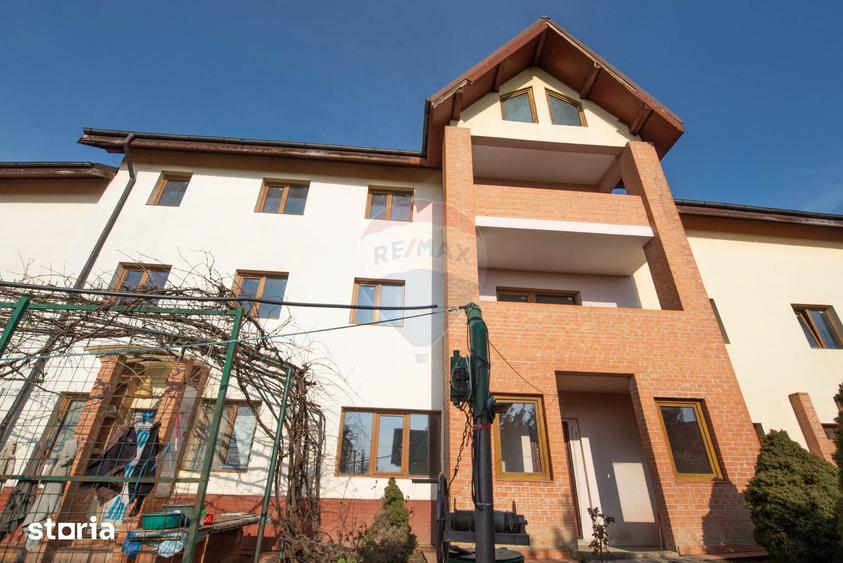 Casă cu 8 camere cu Teren 1395 Mp în Glina