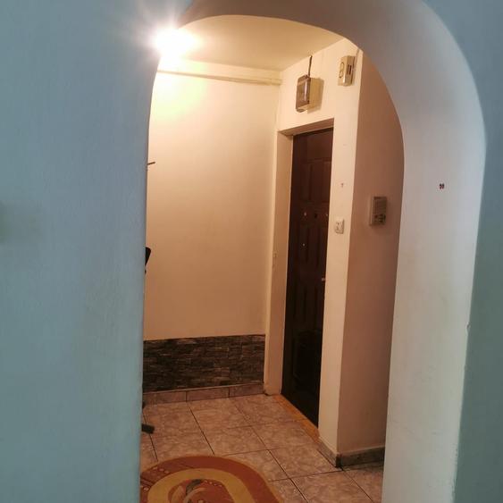 Apartament cu 2 camere semidecomandat în Radu Negru
