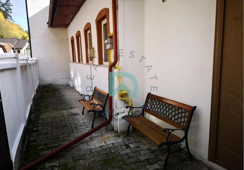 Casă cu 4 camere cu Teren 100 Mp în Schei