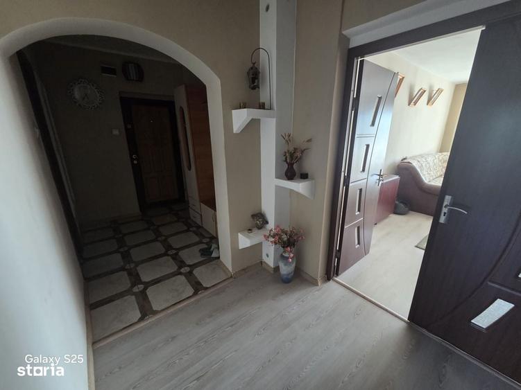 Apartament cu 4 camere în Cug