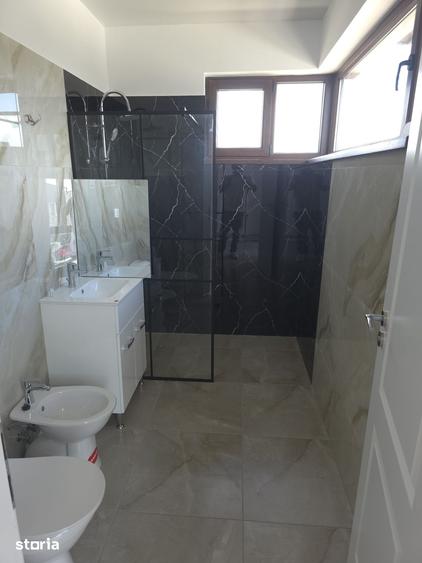 Casă cu 4 camere cu Teren 300 Mp în Domnești