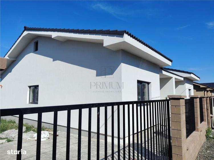 Casă cu 3 camere decomandat în Moșnița Nouă