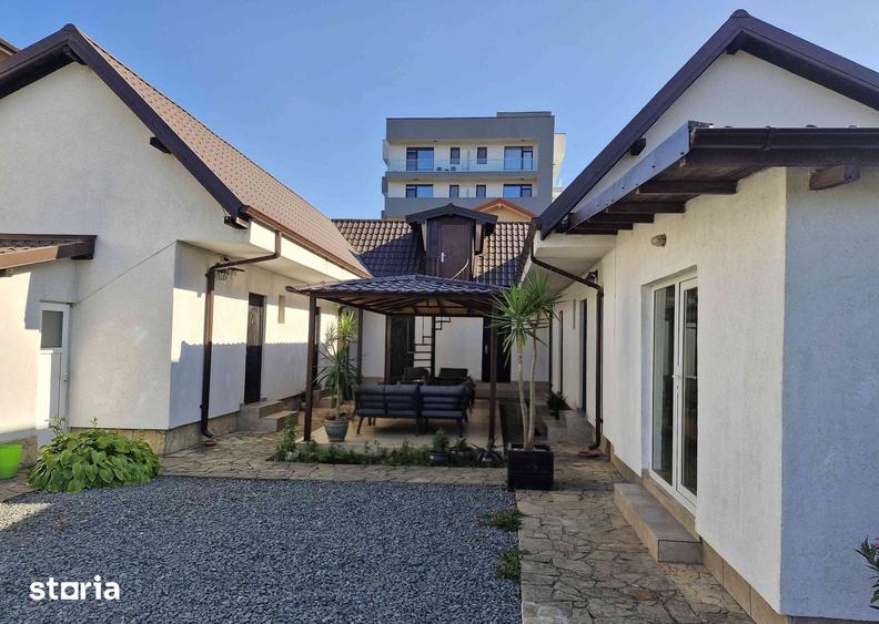 Casă cu 10 camere cu Teren 466 Mp în Central