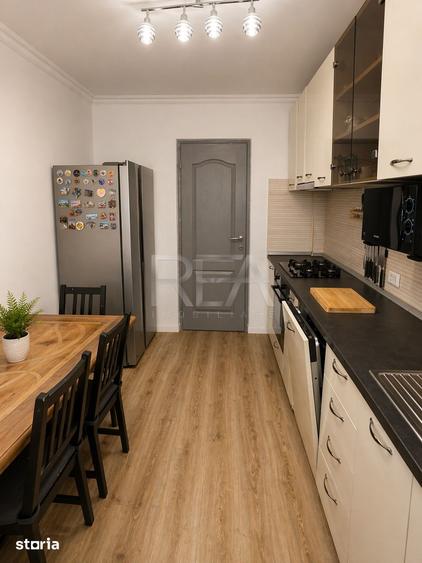 Apartament cu 3 camere decomandat, mobilat în Tei