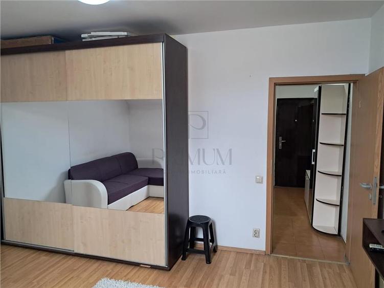 Garsonieră decomandată, mobilată în Buziașului