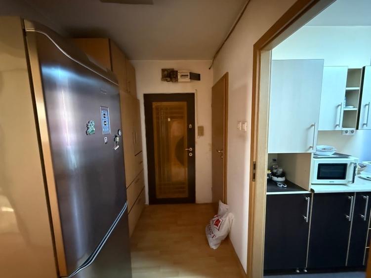 Apartament cu 3 camere decomandat, mobilat în Drumul Taberei