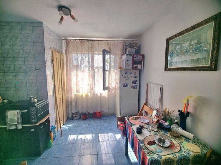 Garsonieră decomandată, mobilată în Lunei