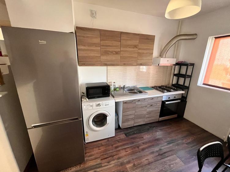 Apartament cu 3 camere decomandat în Dristor