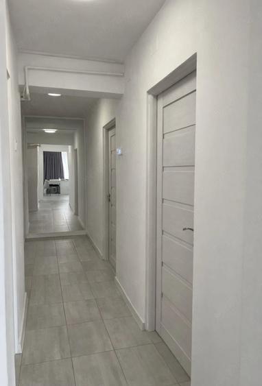 Apartament cu 3 camere semidecomandat în Ultracentral