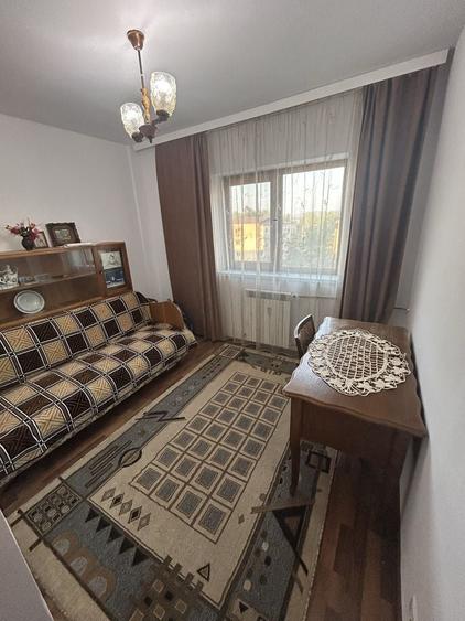 Apartament cu 3 camere decomandat în Crihala