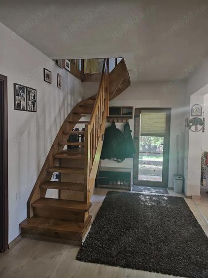 Doua Case Zona Racovi?a Aproape de Nodul Rutier - 10