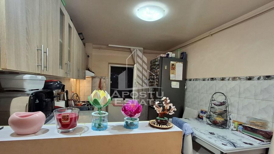 Apartament cu 2 camere semidecomandat, mobilat în Micălaca