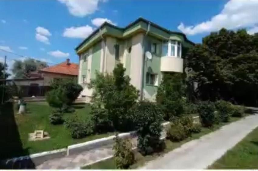 Casă cu 4 camere cu Teren 556 Mp în Malu Mare