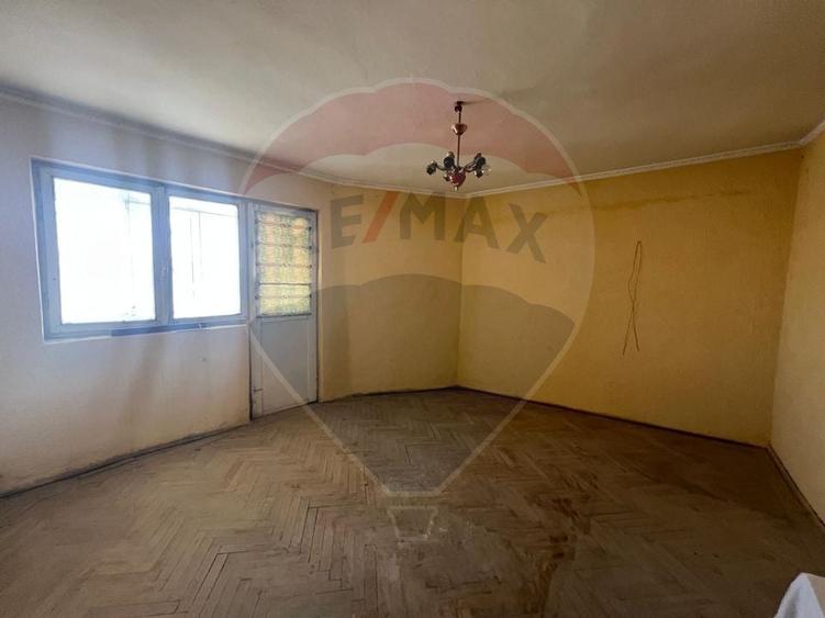 Apartament 4 camere in zona Piata - 1