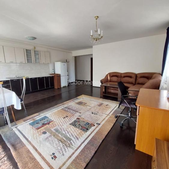 Apartament cu 2 camere semidecomandat, mobilat în Florești