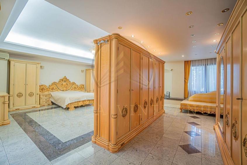 Ultracentral -Cladire impozanta  D+P+2E. - 24