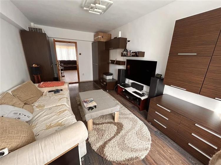 RECO Apartament 3 Camere, Zona Rogerius Etaj Intermediar - 14