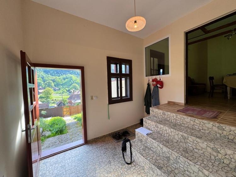 Casa de vanzare, 5 cam., 200 mp. + 5000 mp. teren, Valea Ariesului - 2