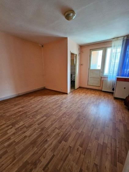 Garsoniera confort 1 ,etaj 2, in apropiere de liceul Nenitescu , 30 mp - 1