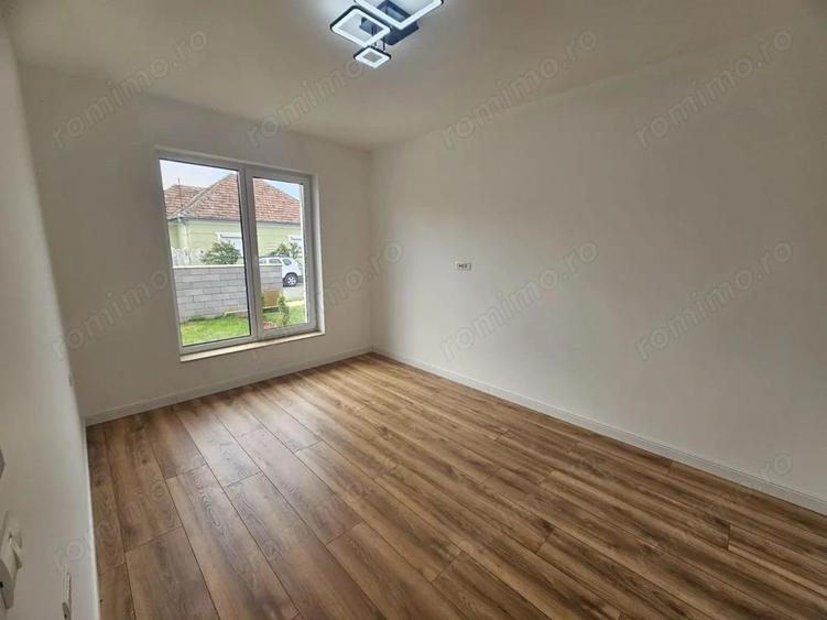 Duplex pe parter. Vatra veche a satului. Disponibil imediat - 3